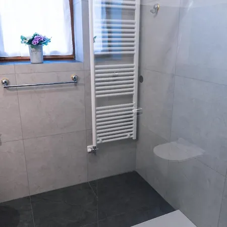 Apartma Pr' Gamilcu 아파트 톨민